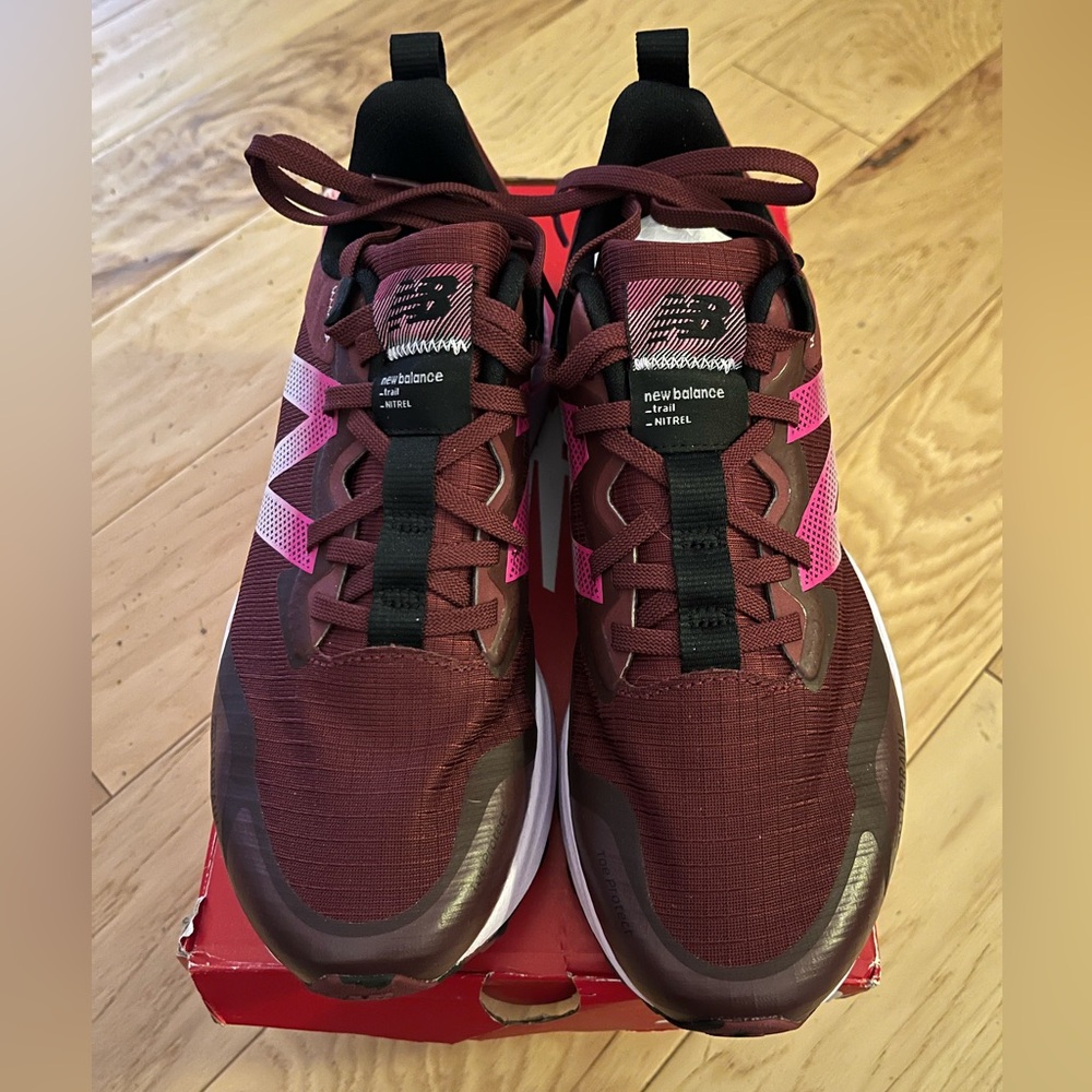 New Balance Women's Nitrelv4 padded running shoes, Sz 10.5 Dark Red NIB